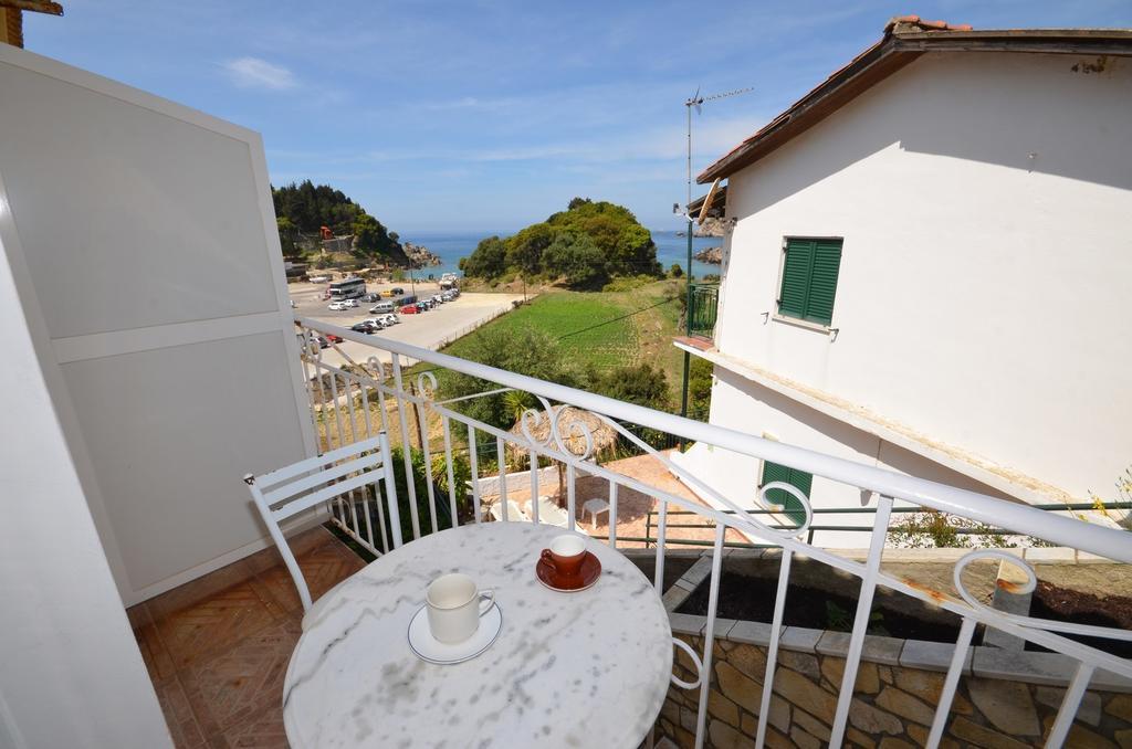 Vadius Studios Paleokastritsa Ruang foto